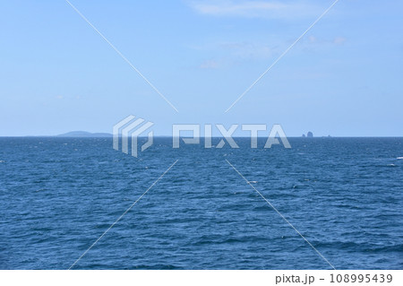 長崎県長崎港から五島市福江港への船旅 長崎県長崎港から五島市福江港への船旅 108995439