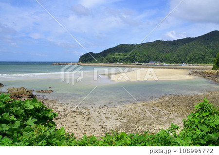 長崎県五島市白良ヶ浜高浜と中浜海水浴場の風景(2022年) 長崎県五島市白良ヶ浜高浜と中浜海水浴場の風景(2022年) 108995772
