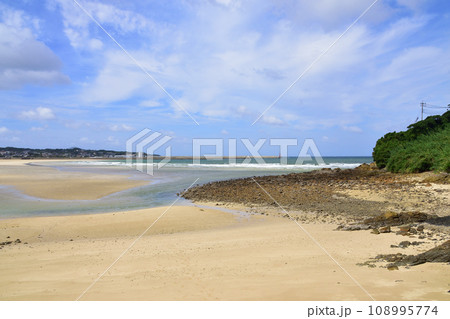 長崎県五島市白良ヶ浜高浜と中浜海水浴場の風景(2022年) 長崎県五島市白良ヶ浜高浜と中浜海水浴場の風景(2022年) 108995774