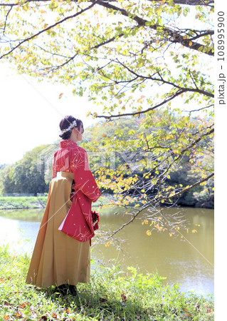 卒業袴撮影前撮りロケーション撮影イメージ、女子大生卒業生ロケ撮影レンタル衣装 108995900