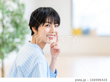 ビューティー　女性 108996428