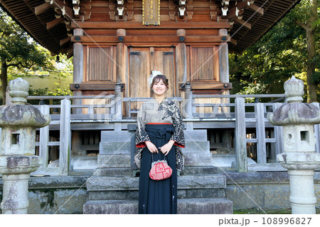 卒業袴撮影前撮りロケーション撮影イメージ、女子大生卒業生ロケ撮影レンタル衣装 卒業袴撮影前撮りロケーション撮影イメージ、女子大生卒業生ロケ撮影レンタル衣装 108996827