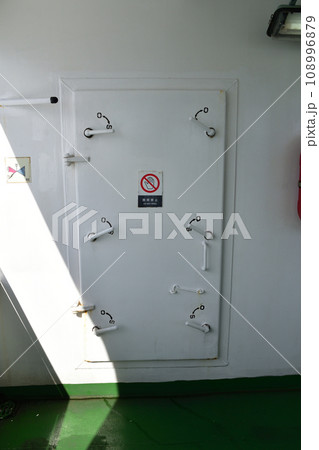 船舶の水密扉 船舶の水密扉 108996879