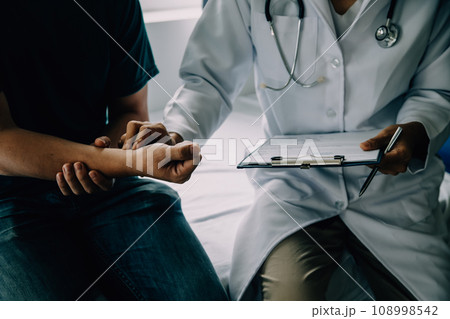 Doctor telling to patient woman the results of her medical tests. Doctor showing medical records to cancer patient in hospital ward. Senior doctor explaint the side effects of the intervention. 108998542