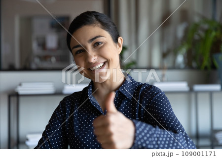 Happy Indian female employee, student girl showing thumb up 109001171