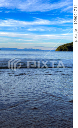 日本の秋の綺麗な山々 109004714