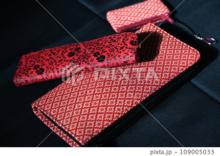 日本の伝統工芸品「印伝」 109005033