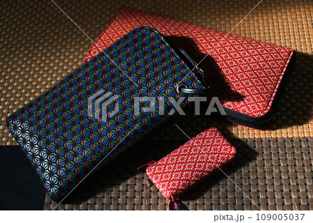 日本の伝統工芸品「印伝」 109005037