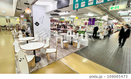 「青森県」八食センターの風景・八戸市の市場 109005473