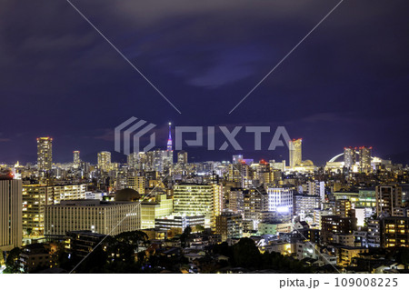 福岡の美しい夜景（福岡県福岡市） 109008225