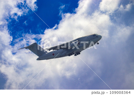 離陸した自衛隊C-2輸送機 離陸した自衛隊C-2輸送機 109008364