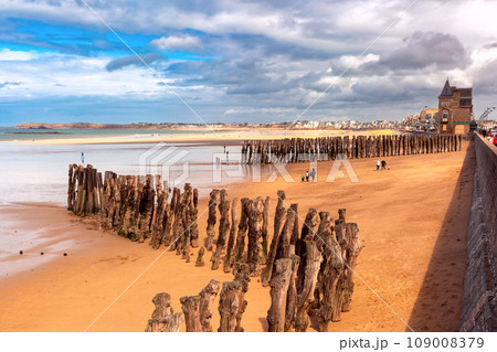 Wooden breakwater and beach, Saint-Malo, Brittany, France 109008379