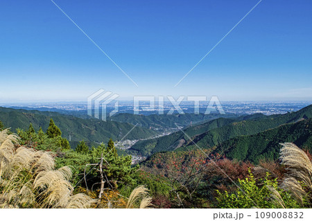 東京都　御岳山ケーブルカー　御岳山駅広場から筑波山方面の眺望 109008832