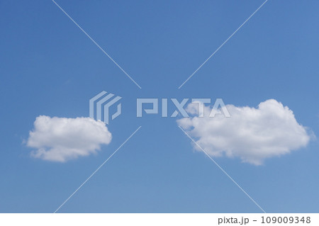 青空に浮かぶ雲 109009348