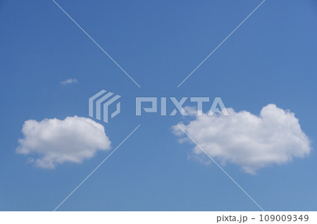青空に浮かぶ雲 109009349