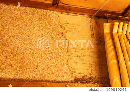 雨漏りで剥がれた聚楽壁 雨漏りで剥がれた聚楽壁 109010241