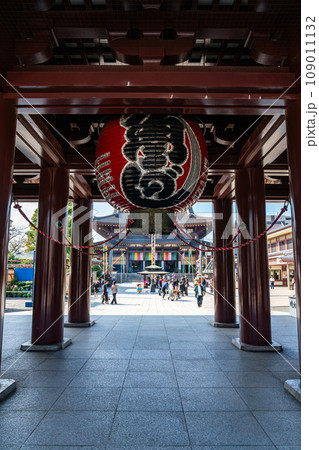 【神奈川県】重厚な雰囲気と歴史を感じる川崎大師の大提灯 【神奈川県】重厚な雰囲気と歴史を感じる川崎大師の大提灯 109011132