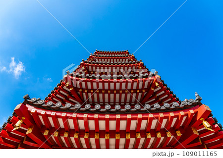 【神奈川県】鮮やかな色彩が綺麗な川崎大師の八角五重塔 109011165