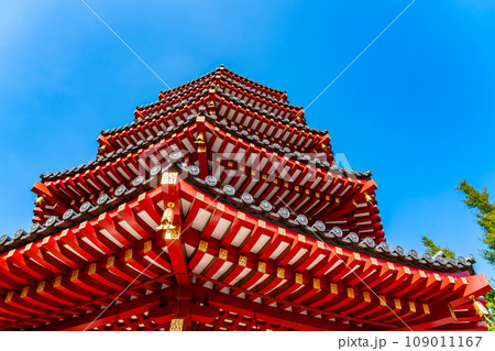 【神奈川県】鮮やかな色彩が綺麗な川崎大師の八角五重塔 109011167