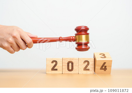2023 chcnge to 2024 year block with judge gavel on table. Law, lawyer, judgment, justice auction and bidding concept 109011872