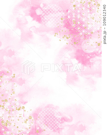 水彩で描いたピンクのキラキラ和柄背景 水彩で描いたピンクのキラキラ和柄背景 109012340