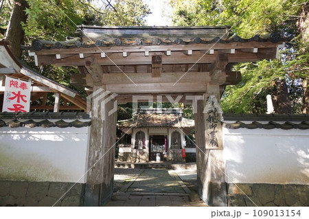 岡山県久米南町にある浄土宗の寺「誕生寺」境内にある法然上人ご両親御霊廟:勢至堂(せいしどう) 岡山県久米南町にある浄土宗の寺「誕生寺」境内にある法然上人ご両親御霊廟:勢至堂(せいしどう) 109013154