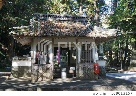 岡山県久米南町にある浄土宗の寺「誕生寺」境内にある法然上人ご両親御霊廟:勢至堂(せいしどう) 岡山県久米南町にある浄土宗の寺「誕生寺」境内にある法然上人ご両親御霊廟:勢至堂(せいしどう) 109013157