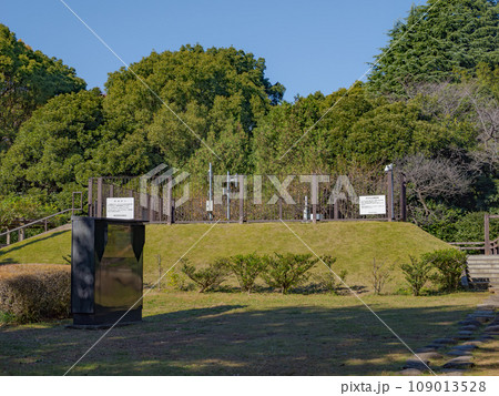 北の丸公園内に設置された「東京」の気象観測地点（露場） 109013528