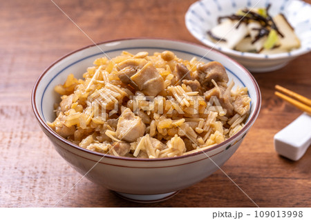 鶏とエノキの炊き込みご飯 鶏とエノキの炊き込みご飯 109013998