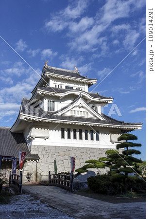 青空を背にそびえ立つ、かすみがら市歴史博物館 青空を背にそびえ立つ、かすみがら市歴史博物館 109014291