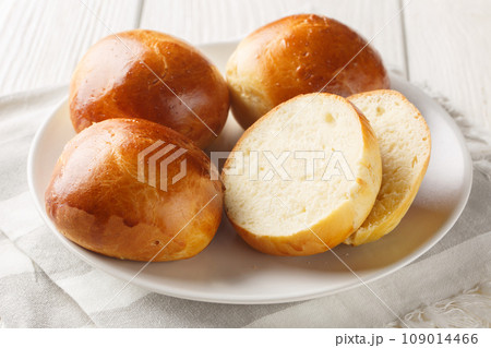 Norwegian sweet buns with Cardamom closeup on the plate. Horizontal 109014466
