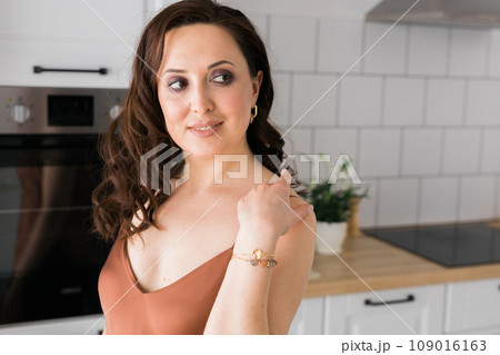 Close-up woman wearing beautiful luxury bracelets. Handmade jewellery and accessories 109016163