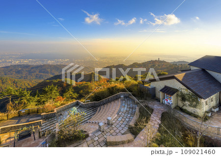 六甲ガーデンテラス・見晴らしの塔からの神戸市街・大阪湾眺望 / Kobe, Japan 109021460