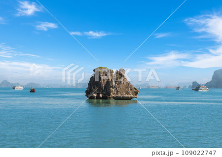 Scenery of the Kissing chicken rocks at halong bay in vietnam 109022747