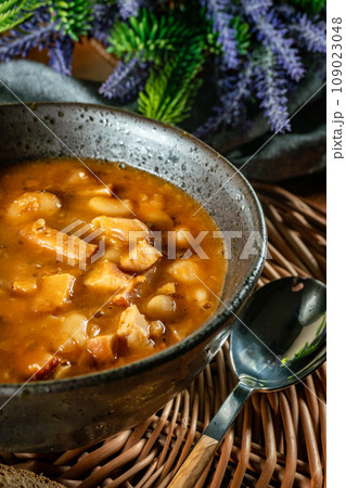 Baked beans in tomato sauce. Baked beans in tomato sauce. 109023048
