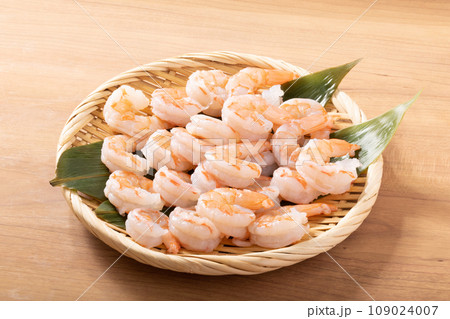 タイ産 むきえび (背わた処理済) バナメイエビ タイ産 むきえび (背わた処理済) バナメイエビ 109024007
