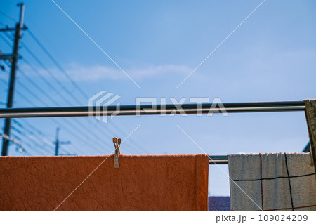 【#自宅】晴れた日の布団干し 109024209