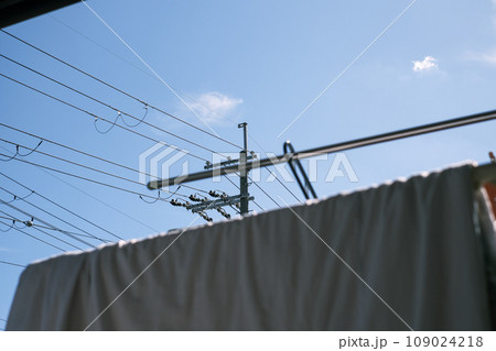 【#自宅】晴れた日の布団干し 【#自宅】晴れた日の布団干し 109024218