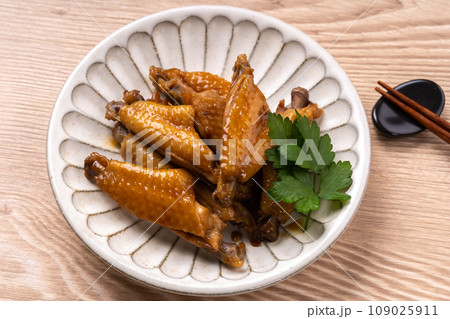 鶏手羽中のガーリックポン酢バター炒め 109025911