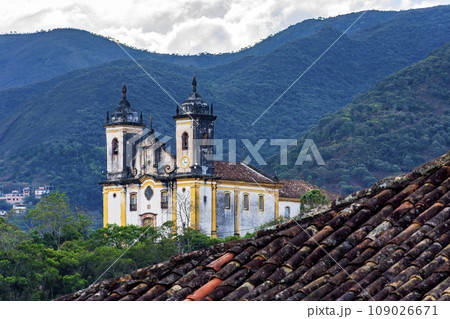 Baroque church among the mountains 109026671
