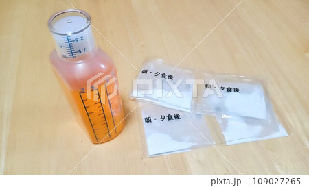 シロップ薬と粉薬 シロップ薬と粉薬 109027265
