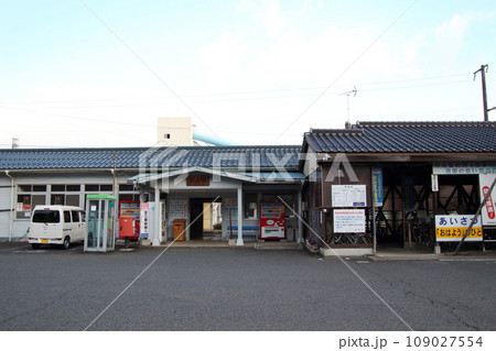 山陰本線：荒島駅（駅舎） 109027554