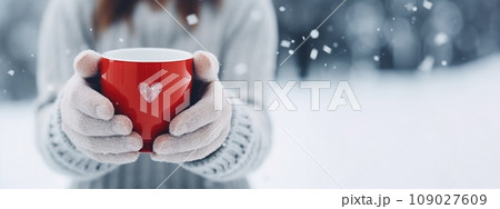 Cup of winter drink in hands 109027609