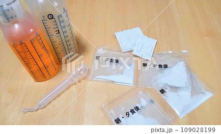 風邪のシロップ薬 109028199