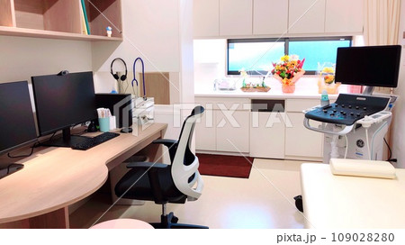 エコーのある小児科の診察室 エコーのある小児科の診察室 109028280