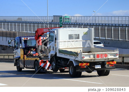 トラックのレッカー移動 イメージ トラックのレッカー移動 イメージ 109028843