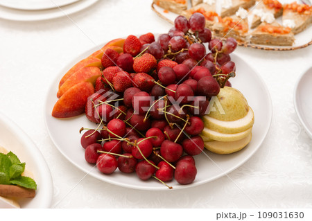 Fruit serving plate, vitamins in the form of fresh cherry fruit. 109031630