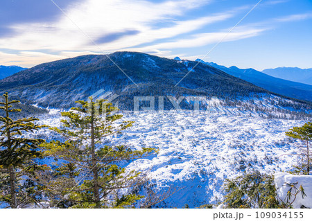 【冬素材】雪の北横岳の登山風景【長野県】 109034155