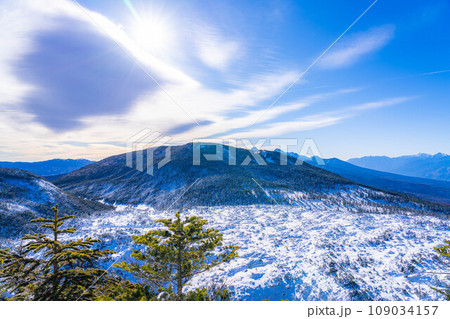 【冬素材】雪の北横岳の登山風景【長野県】 109034157