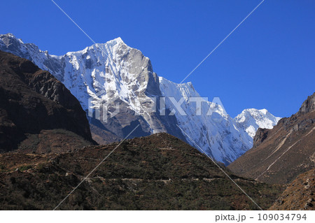 Lalamove Mountain and trail leading towards Thame, Nepal. Lalamove Mountain and trail leading towards Thame, Nepal. 109034794